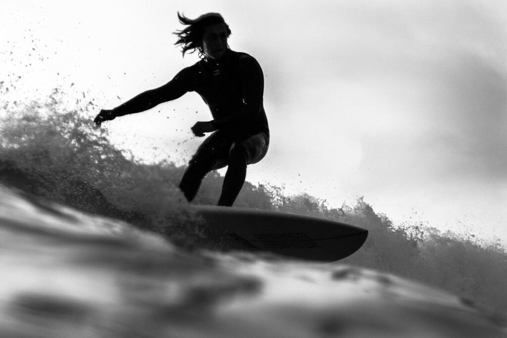Surfing Holidays in Hawaii — The Complete Travel Guide to Riding the Waves of Paradise hawaii surfing waves ocean north shore
