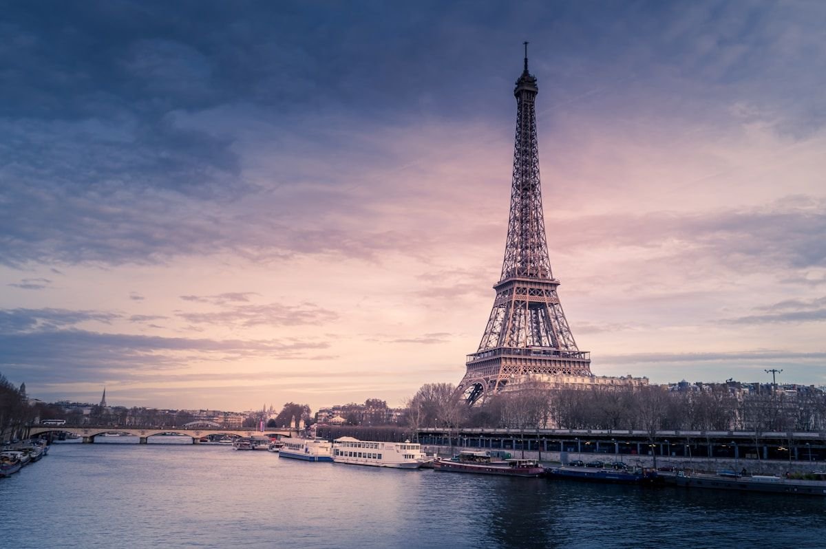 Best Museums in Europe You Must Not Miss — Complete Travel Guide Louvre Museum Paris interior gallery artworks France