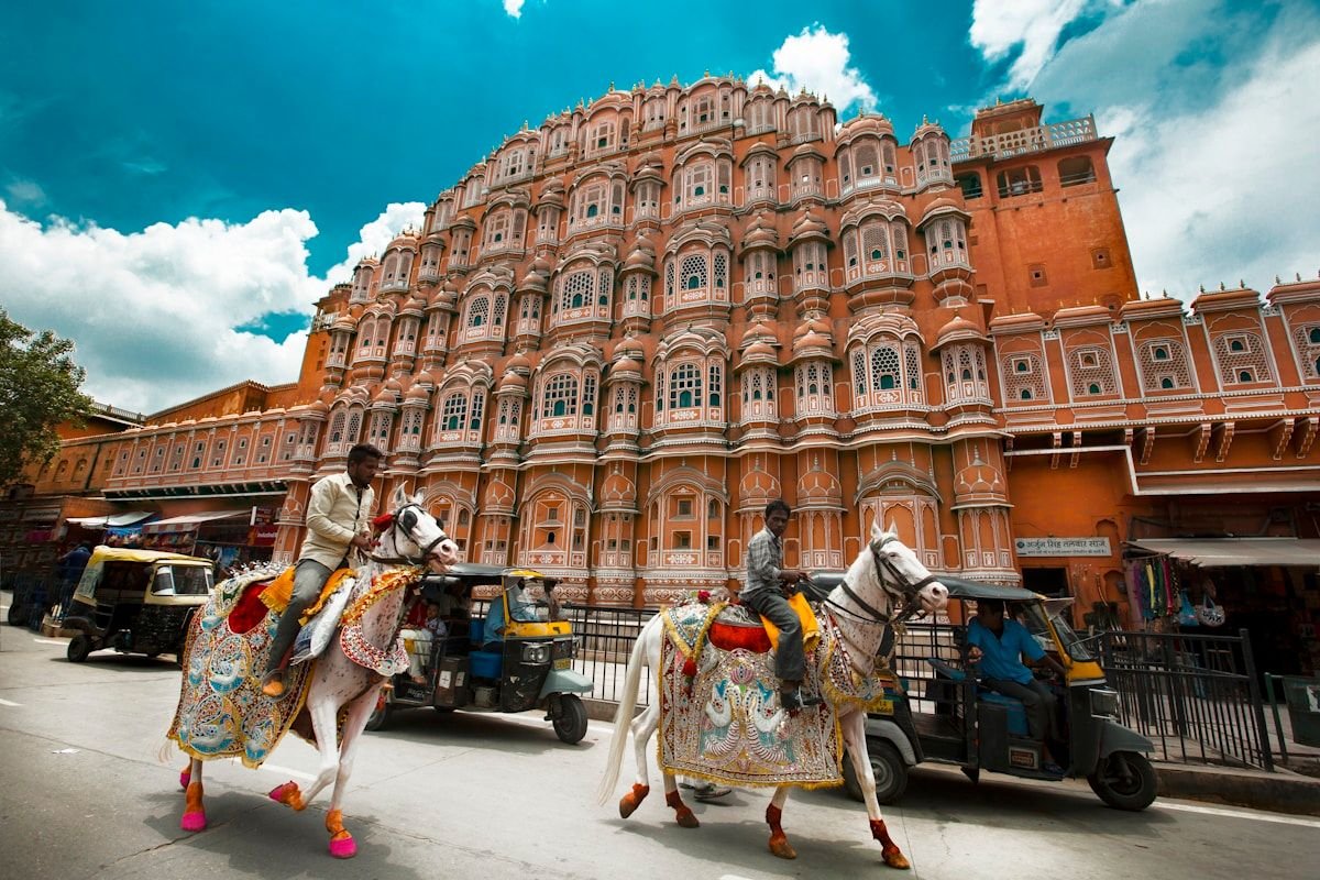 Best Hotels & Travel Destinations in India — Ultimate Guide for Every Traveler Manali Kullu Himachal Pradesh mountain resort snow valley India adventure