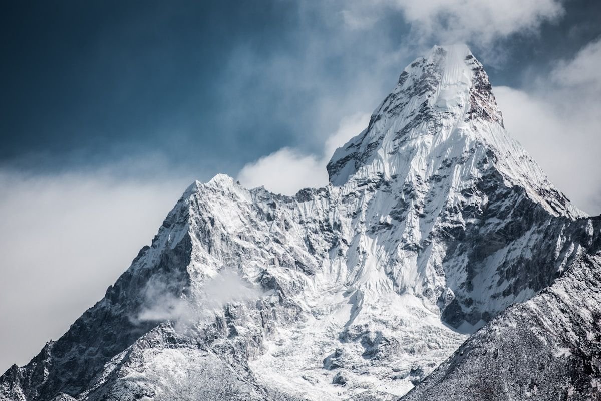 Climb Mount Everest — The Ultimate Bucket List Adventure Guide Nepal mountain village Himalaya trek Sherpa teahouse culture