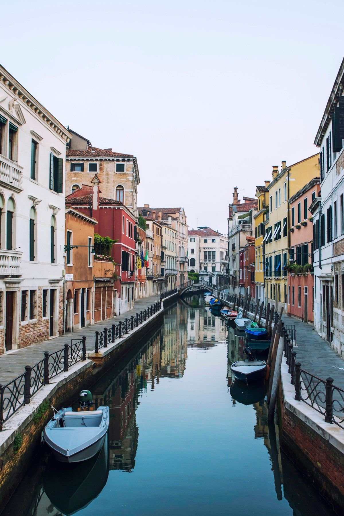 Italy Travel Guide 2026: Best Cities, Tuscany Villas, Milan & Budget Tips Venice canal gondola Italy romantic holiday waterway bridge