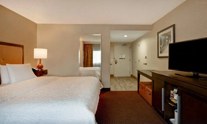 Tour Packages Hampton Inn NY-JFK family room