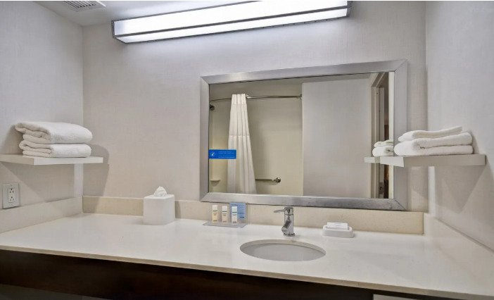 Tour Packages Hampton Inn NY-JFK bathroom