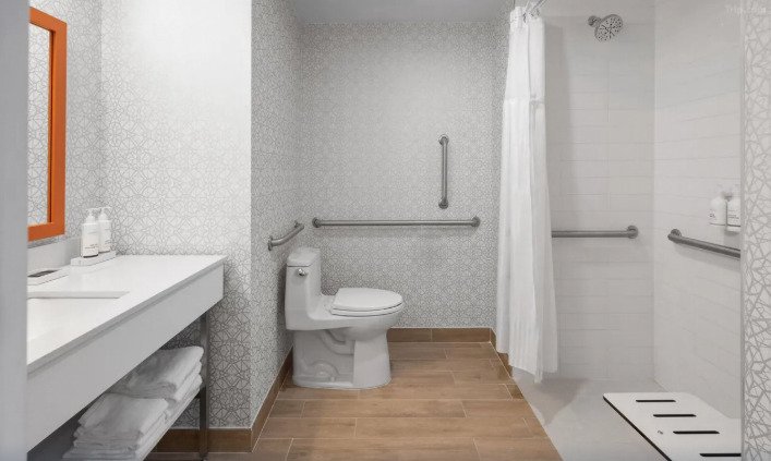 Tour Packages La Quinta by Wyndham bathroom