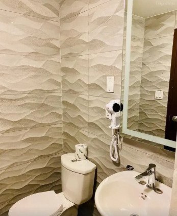 Tour Packages Rodeway Inn near JFK bathroom