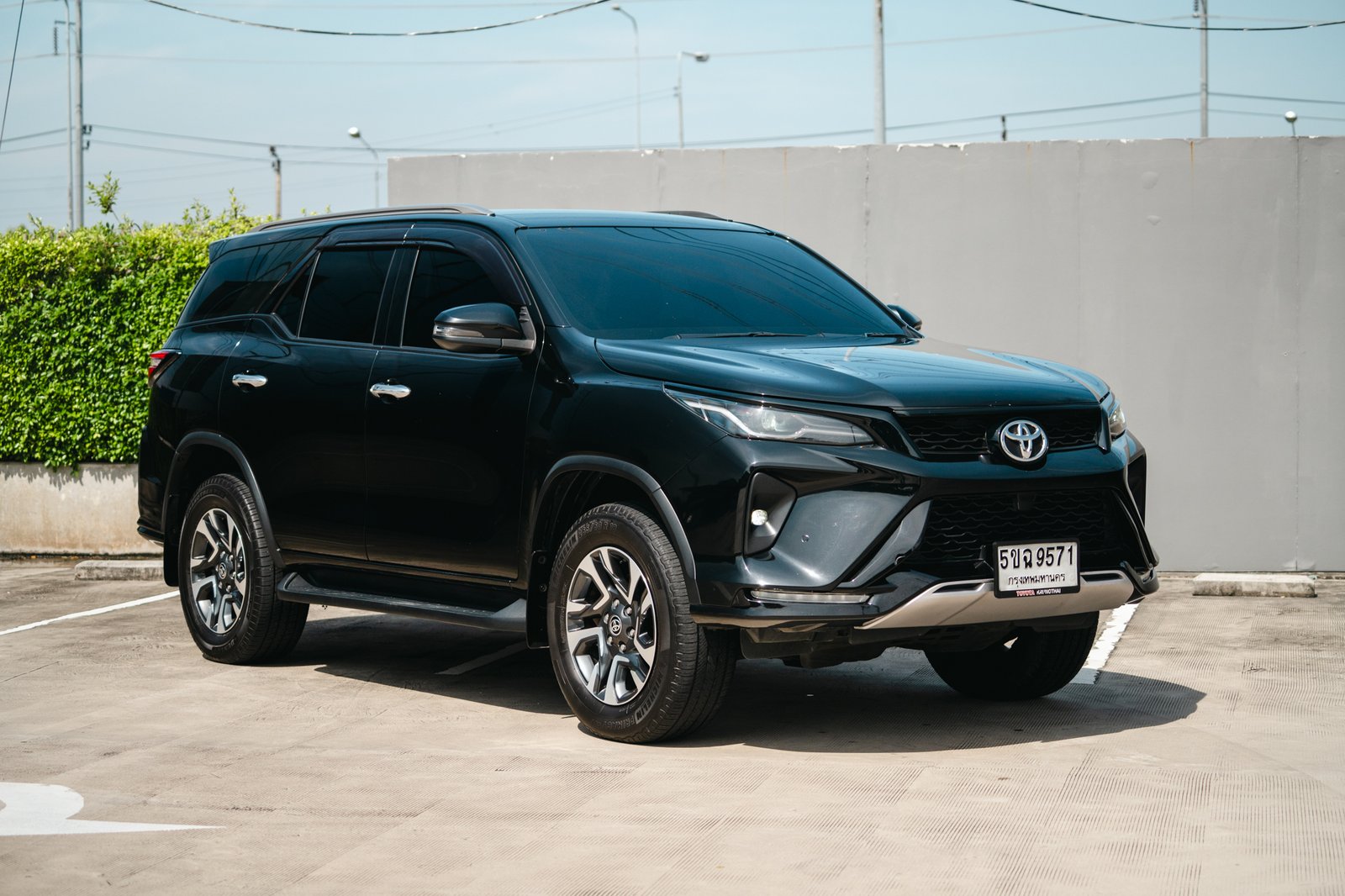Tour Packages Pattaya Transfer SUV Toyota Fortuner