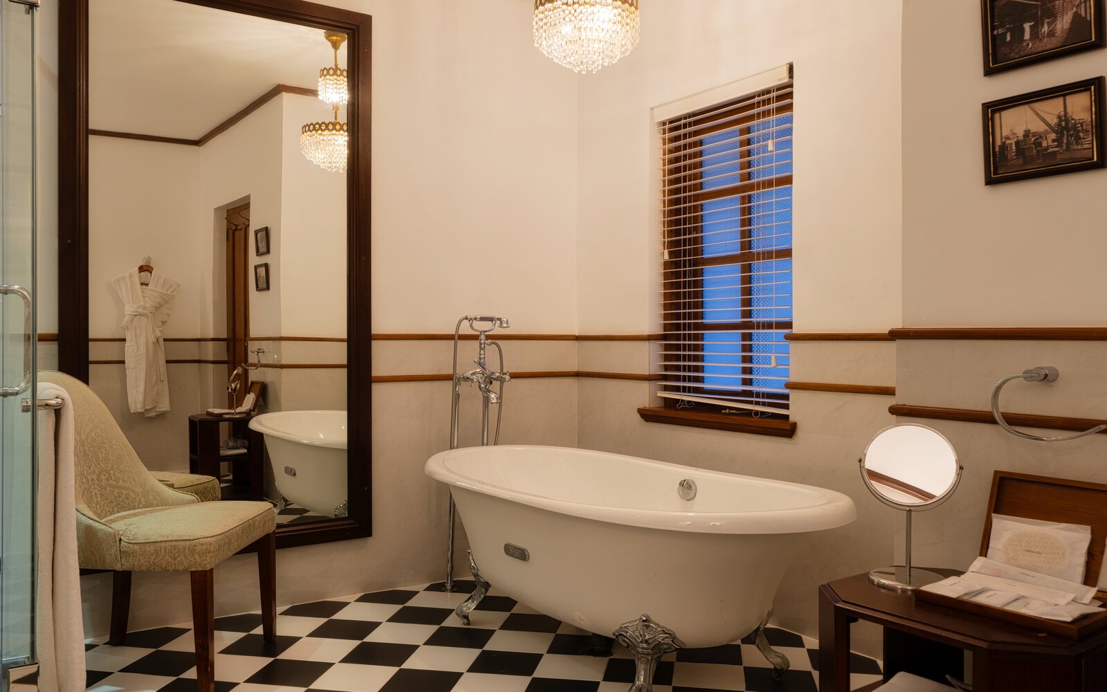 Tour Packages Thotalagala — Suite Bathroom