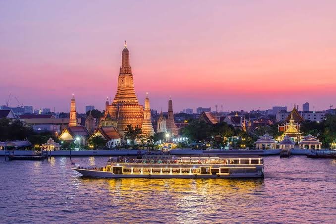 Tour Packages Bangkok — Wat Arun & the Chao Phraya