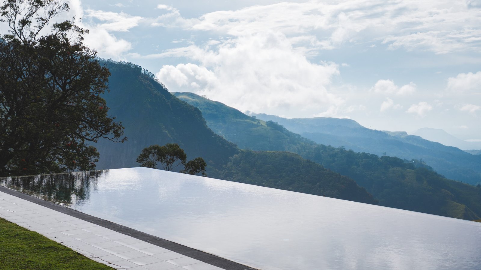 Tour Packages Thotalagala — Infinity Pool