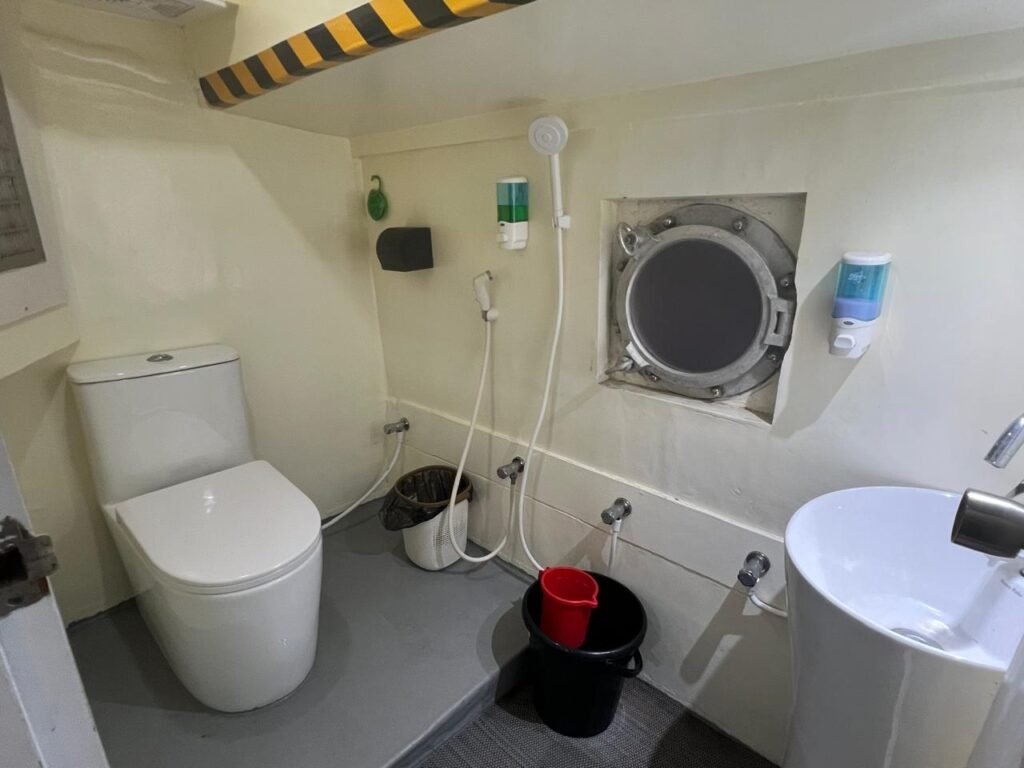 Tour Packages Twitcher private boat – Attached Toilet