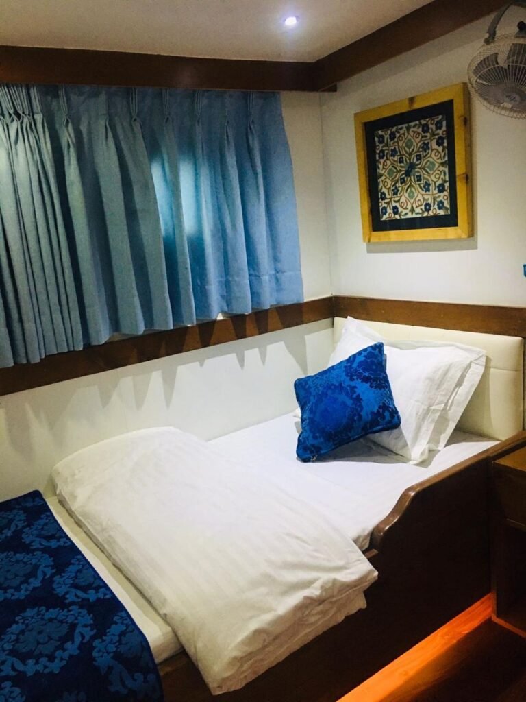 Tour Packages Twitcher private boat – Single Cabin