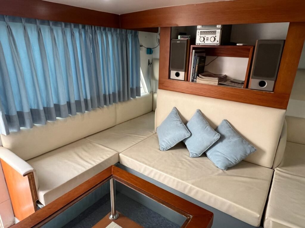 Tour Packages Twitcher private boat – Indoor Lounge