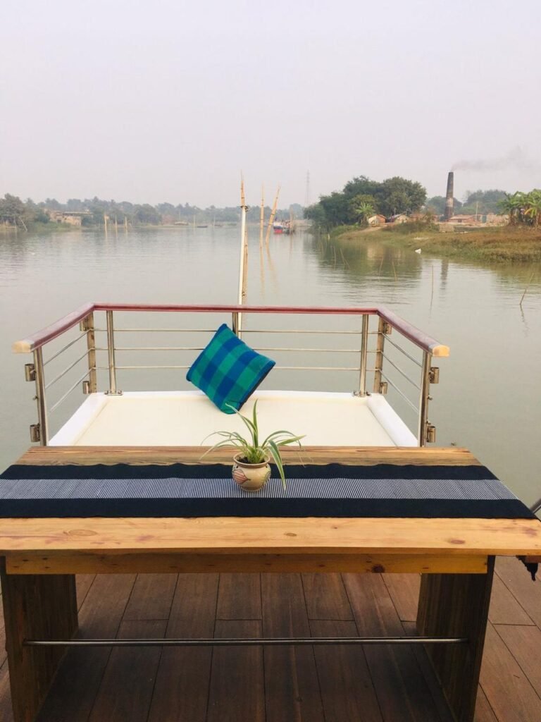 Tour Packages Twitcher private boat – Front Deck Dining